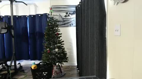 Snapshot of i_fetishize_u chatting on 01.05.25 ShortStuff online show from 01.05.25