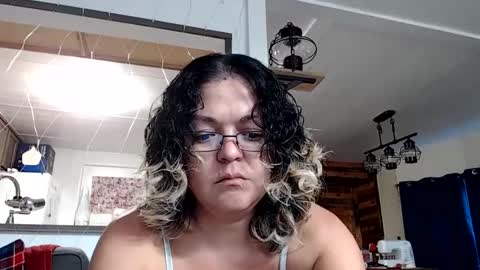 Snapshot of i_fetishize_u chatting on 01.21.25 ShortStuff online show from 01.21.25