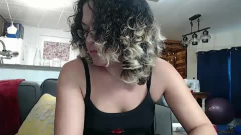 Snapshot of i_fetishize_u chatting on 01.22.25 ShortStuff online show from 01.22.25