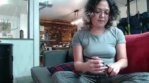 Snapshot of i_fetishize_u chatting on 02.01.25 ShortStuff online show from 02.01.25