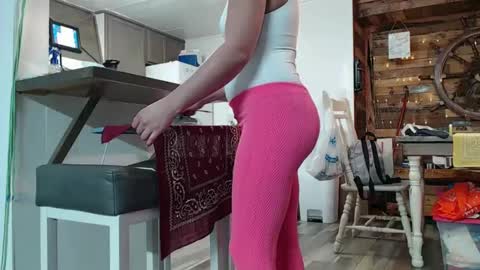 Snapshot of i_fetishize_u chatting on 02.06.25 ShortStuff online show from 02.06.25