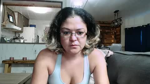 Snapshot of i_fetishize_u chatting on 02.13.25 ShortStuff online show from 02.13.25