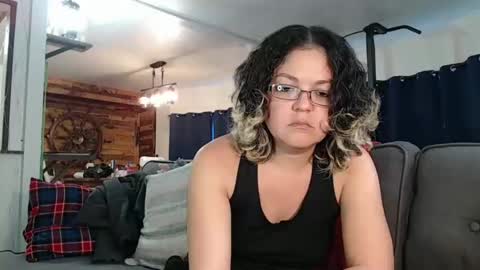 Snapshot of i_fetishize_u chatting on 02.21.25 ShortStuff online show from 02.21.25