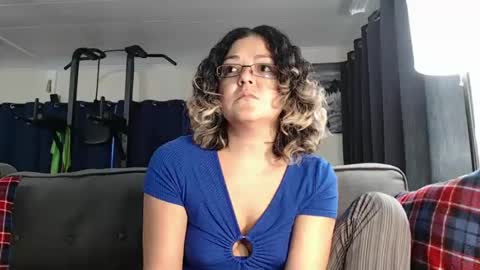 Snapshot of i_fetishize_u chatting on 02.25.25 ShortStuff online show from 02.25.25