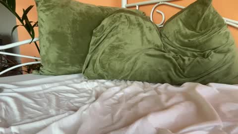 Olive online show from 10.18.25