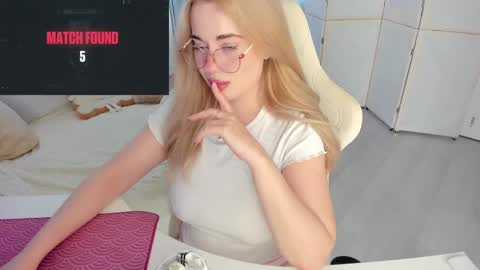 HiI am  EvaPVT is open  online show from 05.16.26