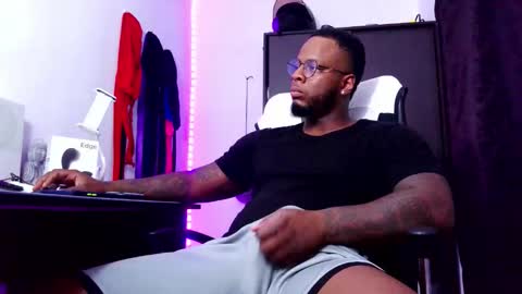 Snapshot of iam_hotbbc chatting on 09.16.25 Mr H Independent model online show from 09.16.25