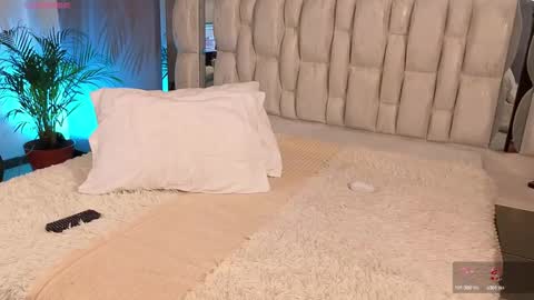 mia time online 3pm- 8pm online show from 09.19.25