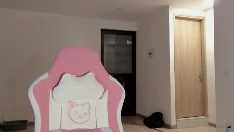 On instagram Imm  NikkiHelp me reach 100 likes online show from 03.05.25