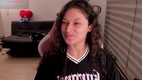 On instagram Imm  NikkiHelp me reach 100 likes online show from 10.25.25