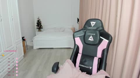 Cassie  STREAMS HERE EVERYDAY online show from 12.24.24