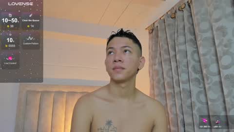 Snapshot of iamjulian_ chatting on 01.08.25 Juliiiiian online show from 01.08.25