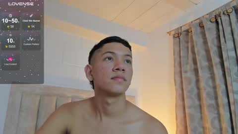 Snapshot of iamjulian_ chatting on 01.08.25 Juliiiiian online show from 01.08.25