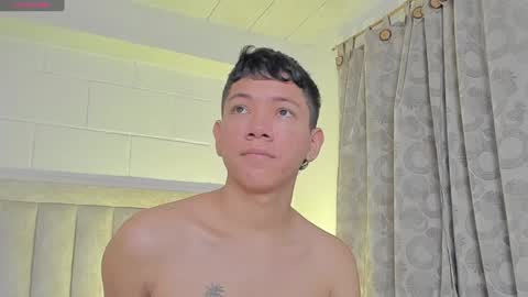 Snapshot of iamjulian_ chatting on 01.25.25 Juliiiiian online show from 01.25.25