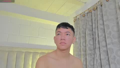 Snapshot of iamjulian_ chatting on 01.28.25 Juliiiiian online show from 01.28.25