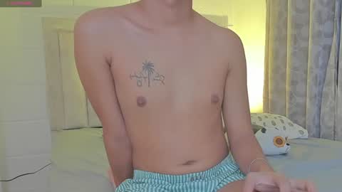 Snapshot of iamjulian_ chatting on 02.01.25 Juliiiiian online show from 02.01.25