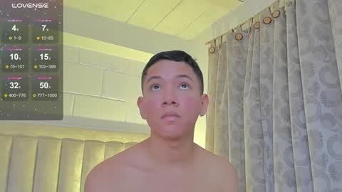 Snapshot of iamjulian_ chatting on 02.04.25 Juliiiiian online show from 02.04.25