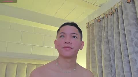 Snapshot of iamjulian_ chatting on 02.05.25 Juliiiiian online show from 02.05.25