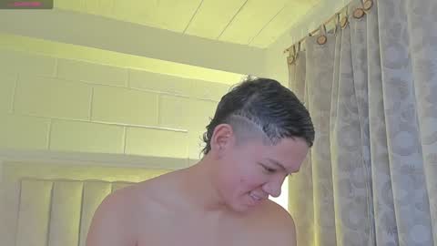 Snapshot of iamjulian_ chatting on 02.06.25 Juliiiiian online show from 02.06.25