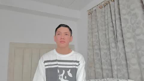 Snapshot of iamjulian_ chatting on 02.13.25 Juliiiiian online show from 02.13.25