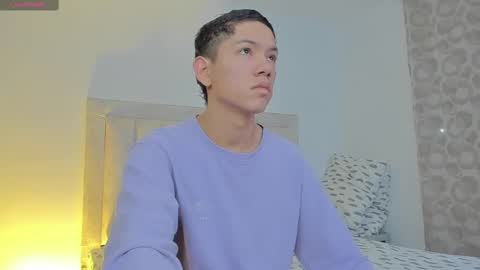 Snapshot of iamjulian_ chatting on 03.06.25 Juliiiiian online show from 03.06.25