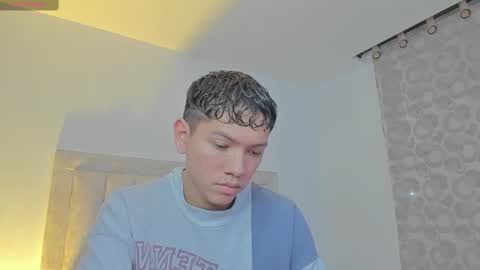 Snapshot of iamjulian_ chatting on 03.08.25 Juliiiiian online show from 03.08.25