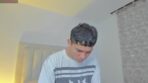 Snapshot of iamjulian_ chatting on 03.09.25 Juliiiiian online show from 03.09.25