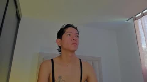 Snapshot of iamjulian_ chatting on 09.10.25 Juliiiiian online show from 09.10.25