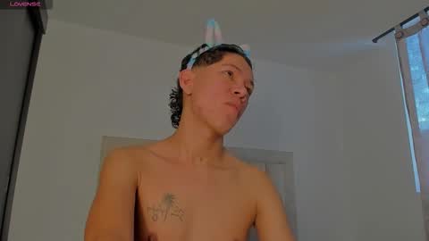 Snapshot of iamjulian_ chatting on 09.11.25 Juliiiiian online show from 09.11.25