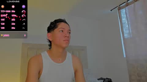 Snapshot of iamjulian_ chatting on 09.17.25 Juliiiiian online show from 09.17.25