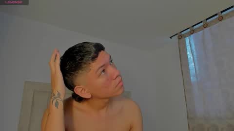 Snapshot of iamjulian_ chatting on 10.08.25 Juliiiiian online show from 10.08.25