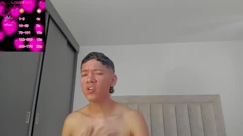 Snapshot of iamjulian_ chatting on 10.09.25 Juliiiiian online show from 10.09.25