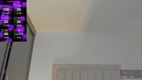 Snapshot of iamjulian_ chatting on 11.01.25 Juliiiiian online show from 11.01.25