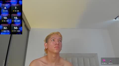 Snapshot of iamjulian_ chatting on 11.11.25 Juliiiiian online show from 11.11.25