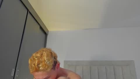 Snapshot of iamjulian_ chatting on 11.13.25 Juliiiiian online show from 11.13.25