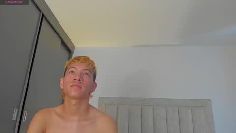 Snapshot of iamjulian_ chatting on 11.14.25 Juliiiiian online show from 11.14.25