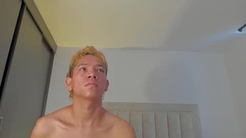 Snapshot of iamjulian_ chatting on 11.15.25 Juliiiiian online show from 11.15.25