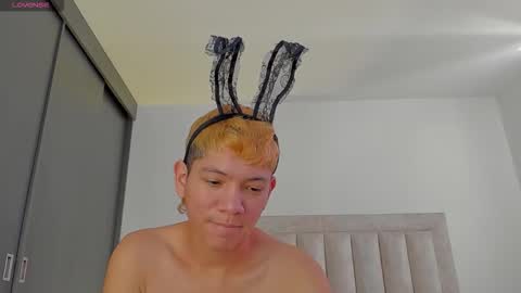 Snapshot of iamjulian_ chatting on 11.18.25 Juliiiiian online show from 11.18.25