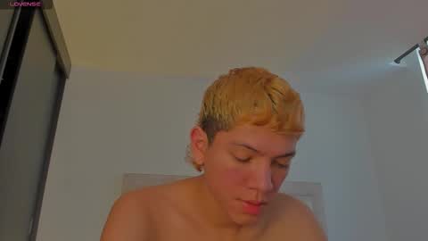 Snapshot of iamjulian_ chatting on 11.20.25 Juliiiiian online show from 11.20.25