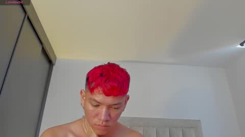 Snapshot of iamjulian_ chatting on 11.29.25 Juliiiiian online show from 11.29.25