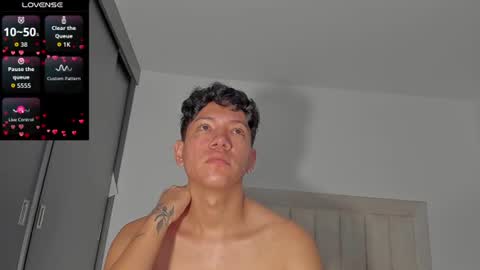 Snapshot of iamjulian_ chatting on 06.10.26 Juliiiiian online show from 06.10.26