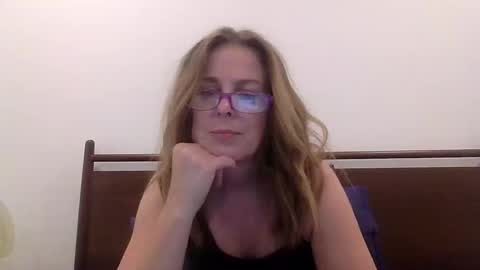 iampoppyy online show from 10.11.25