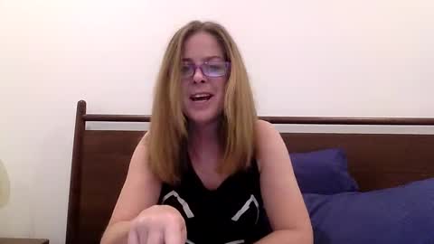 iampoppyy online show from 10.13.25