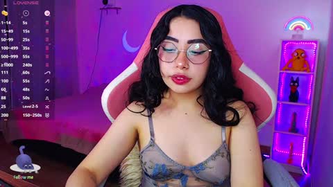 Snapshot of iamveroo chatting on 02.02.25 Veronica NDEPENT MODEL online show from 02.02.25