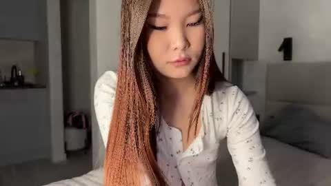iamyuki_ online show from 06.15.26