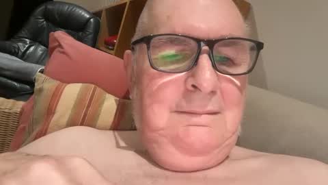 Snapshot of ian53a chatting on 01.27.25 ian53a - mature UK man for same online show from 01.27.25
