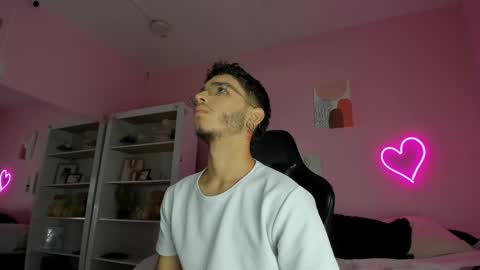 IAN CASTILLO online show from 03.04.25