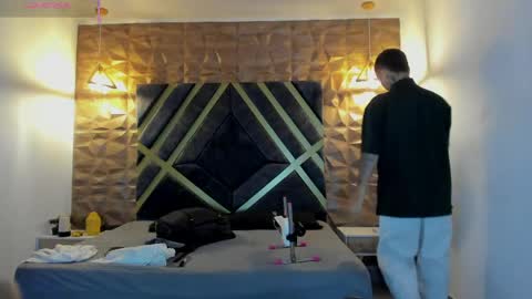 IAN CASTILLO online show from 04.11.26