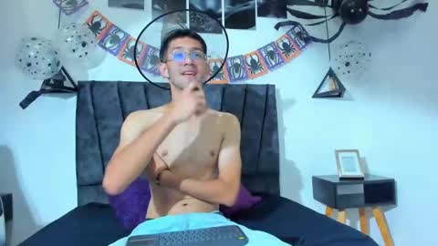 Ian Thompson online show from 10.11.25