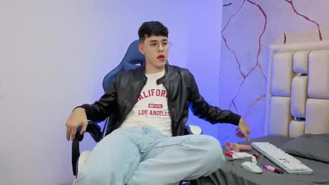 Ian  online show from 04.10.26